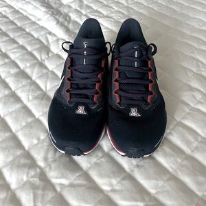SOLD - Nike University of Arizona branded running shoe men’s size 7